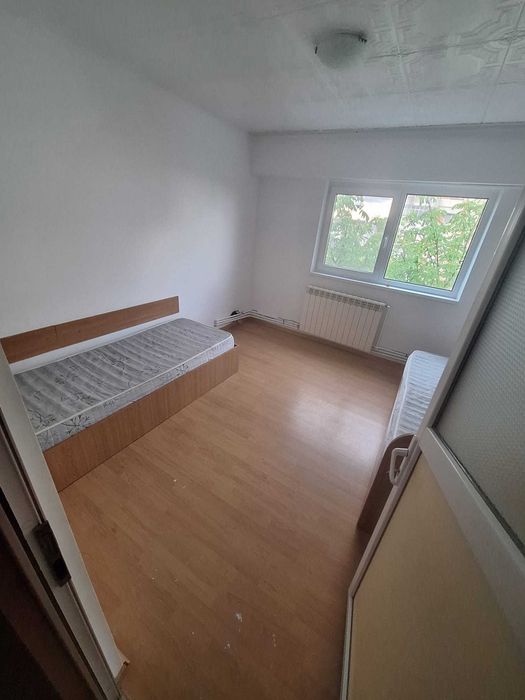 Apartament 3 camere de vânzare