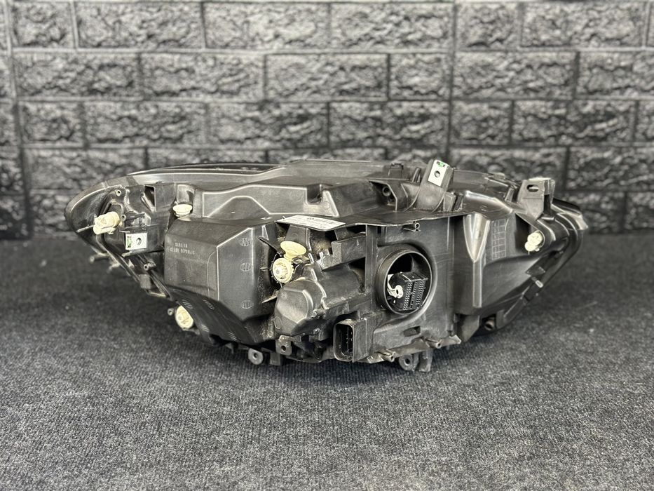 Far stanga seria 1 F20 Lci led