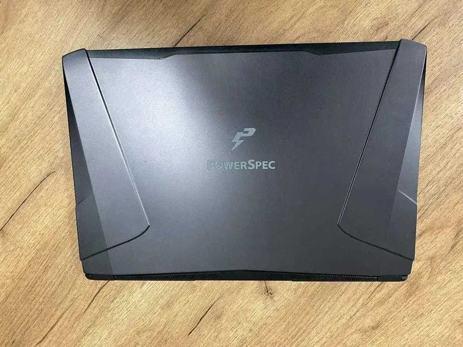 Лаптоп 17 Inch, i7-7700HQ, GTX 1070 32GB RAM, 256GB+2TB SSD Powerspec