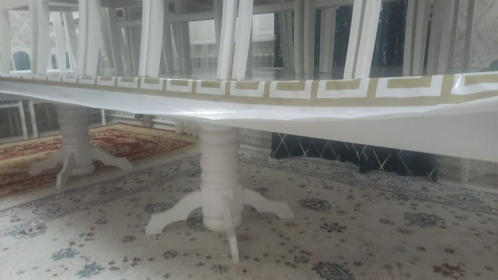 Стол со стульями