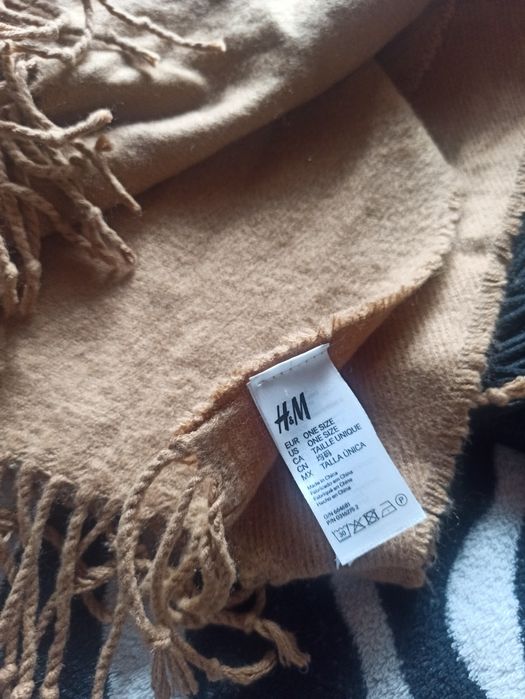 Palarie nepurtata h&m bucket gratuit o eșarfă,mănuși sau fular la aleg