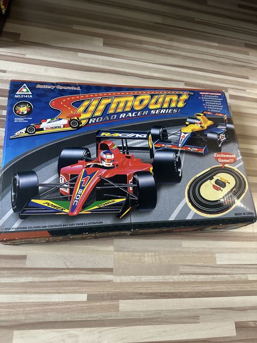 Писта с колкчки,влак и V8  drives