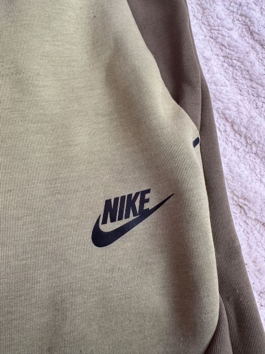 Nike tech fleece панталон зелен