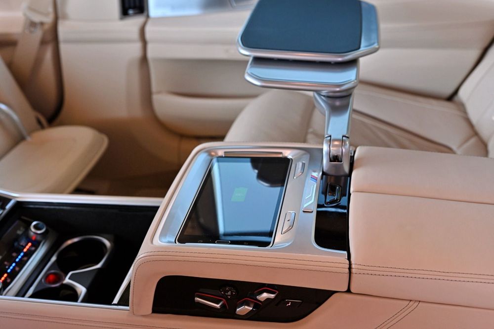 BMW 740Ld xDrive M Pachet 2020 • Executive Lounge • 4 locuri • Full Options