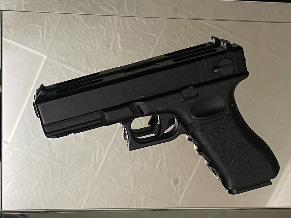 Pistol airsoft GLOCK cu accesorii incluse( Full Kit)