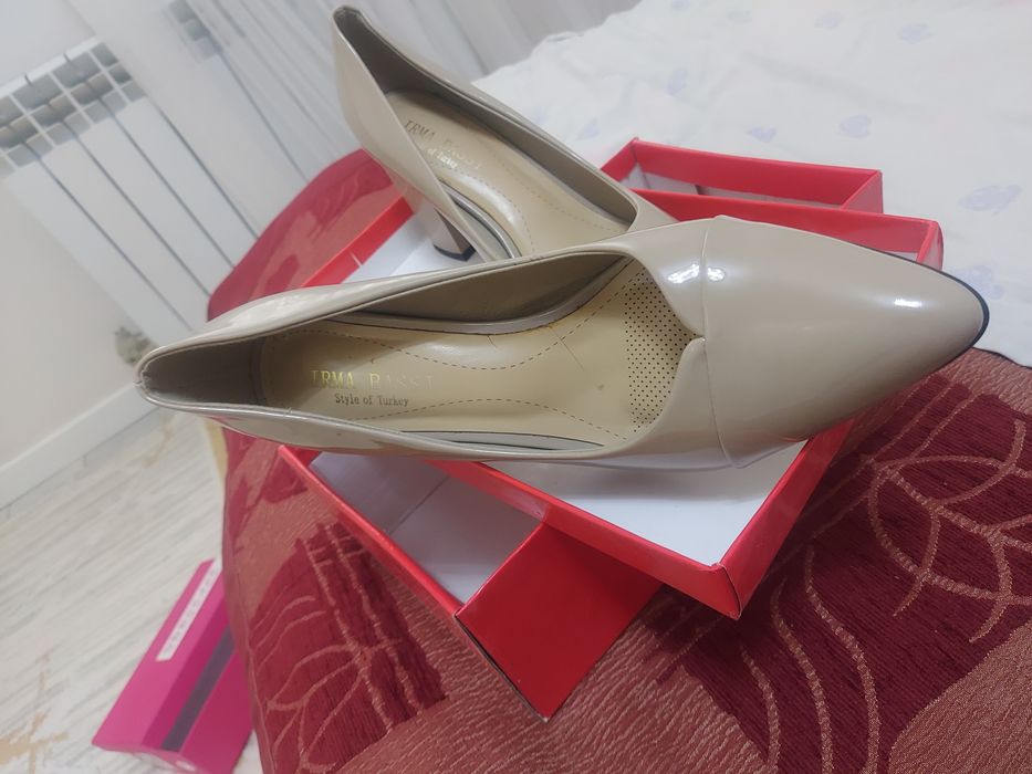 Продам классические туфли