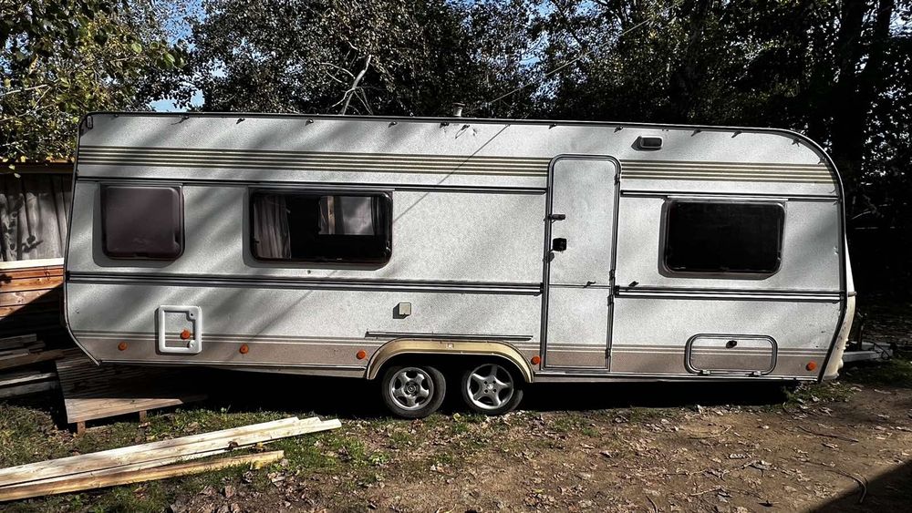 Продавам Каравана фенд