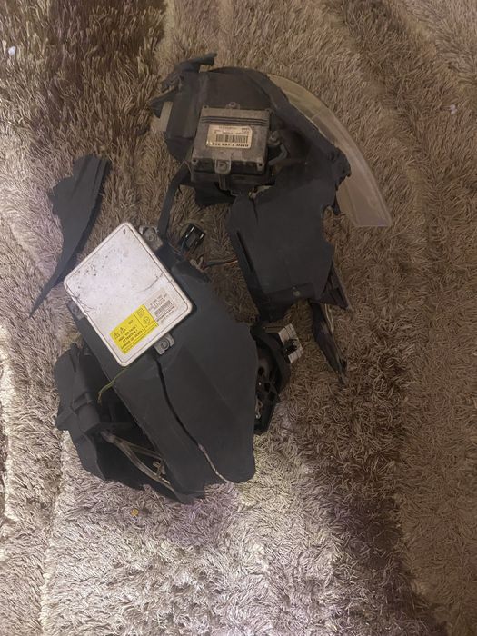 Faruri stanga e90 xenon adaptiv complet / far drepta spart