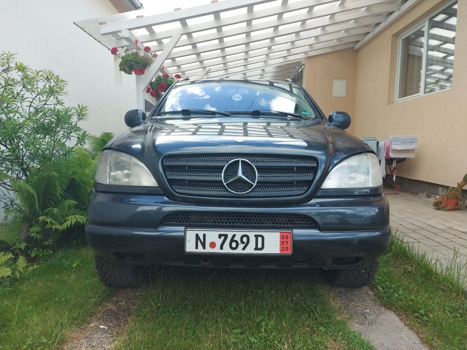 Vând Mercedes Benz ml
