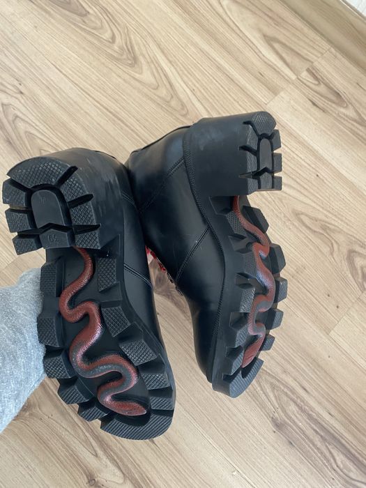 Черни боти с дикорации