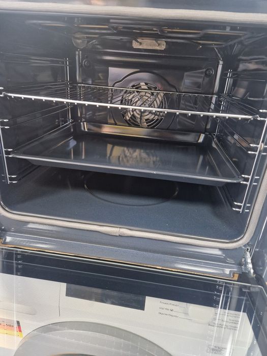 Фурна за вграждане AEG 72 Литра Пиролиза