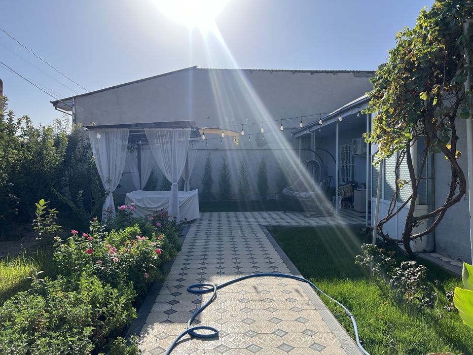 ховли сотилади  ваенгарадок  6. соток  бакавой. 2. корпус