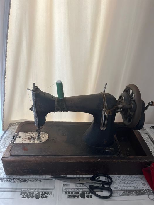 Машинка швейная ручная