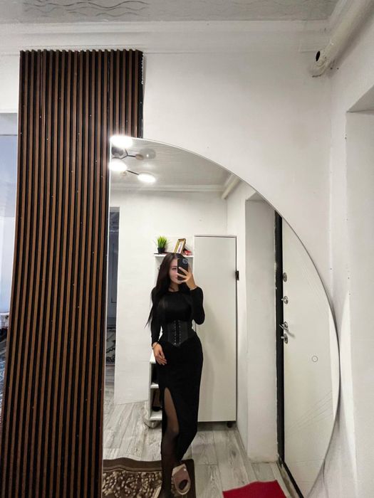 Продам платье с разрезами