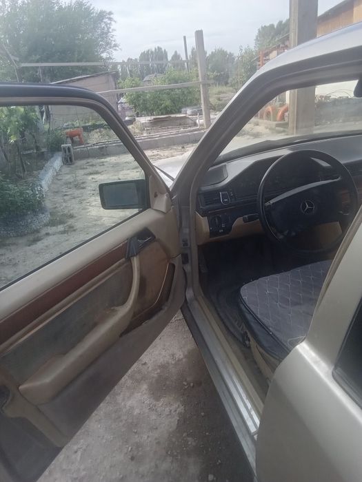 Продаю мерседес 2 куб 1990