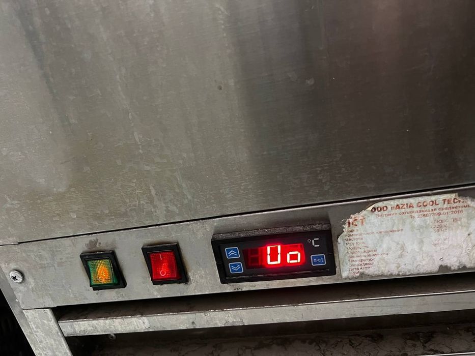 Витрина холодильник сотилади