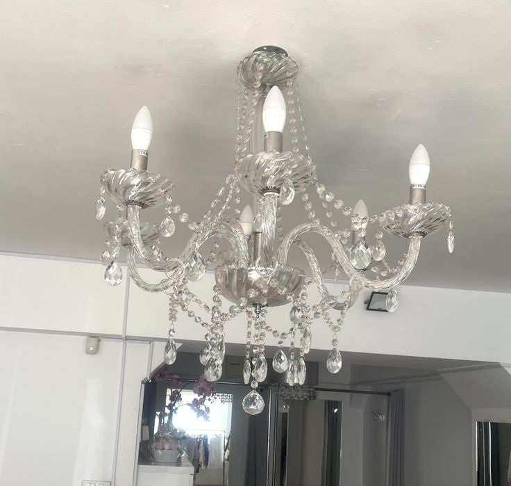 Doua candelabre identice in stare buna