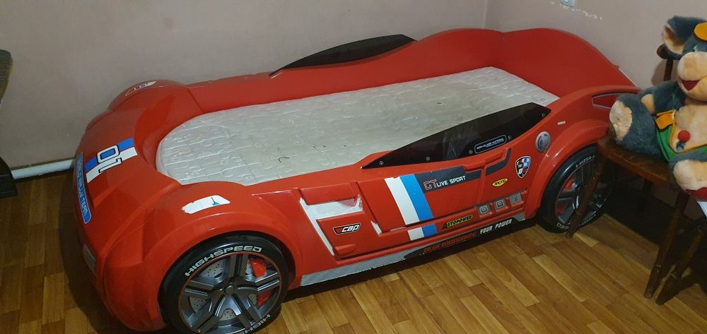 Продам кровать - машина.