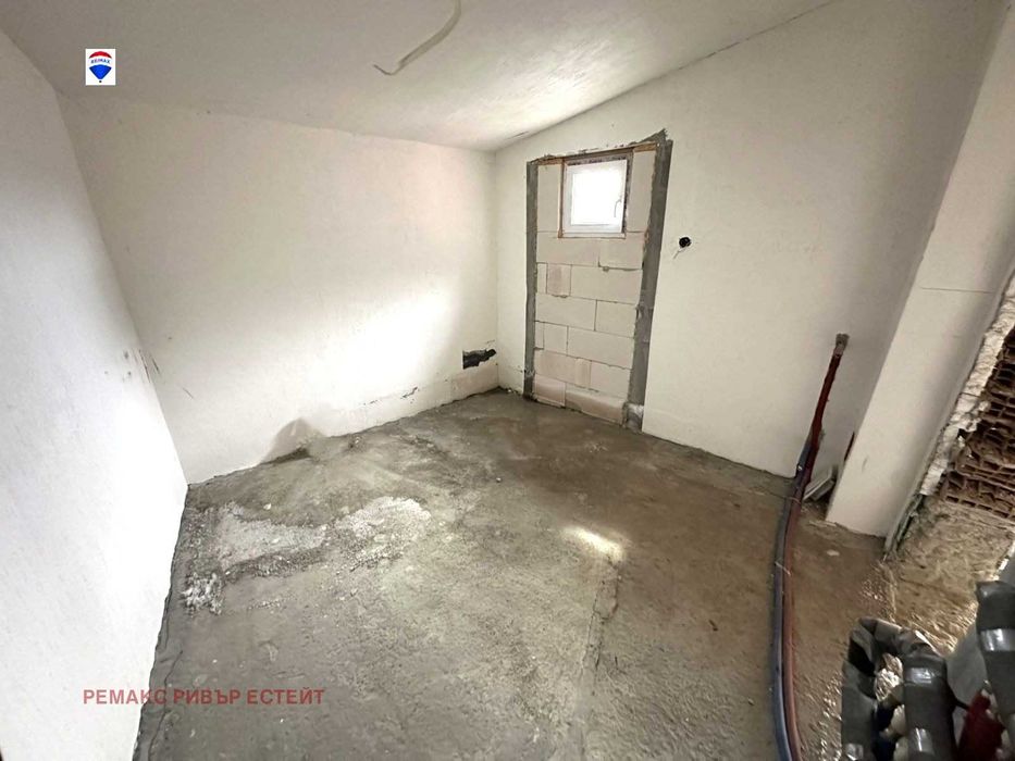 Къща на два етажа в с. Николово