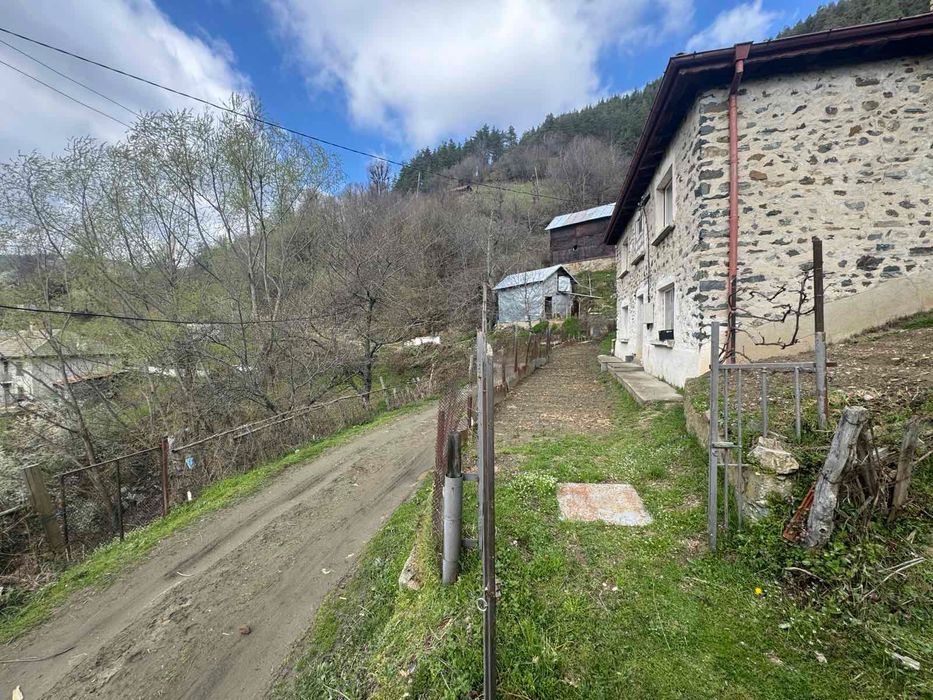Къща в село Аламовци, Златоград