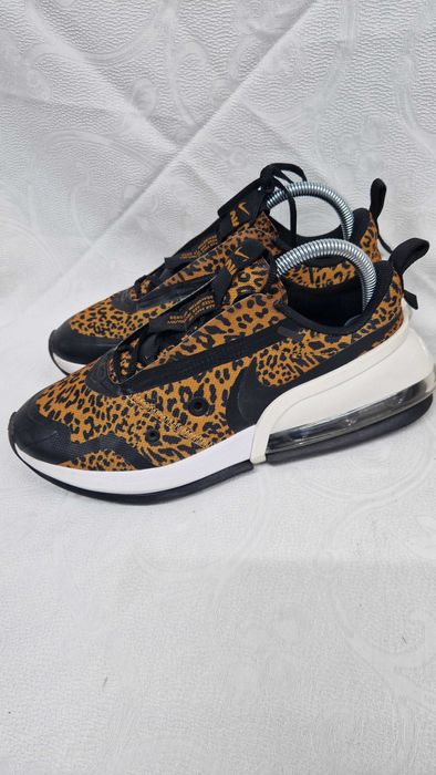 Оригинални дамски маратонки- Nike Air Max Up