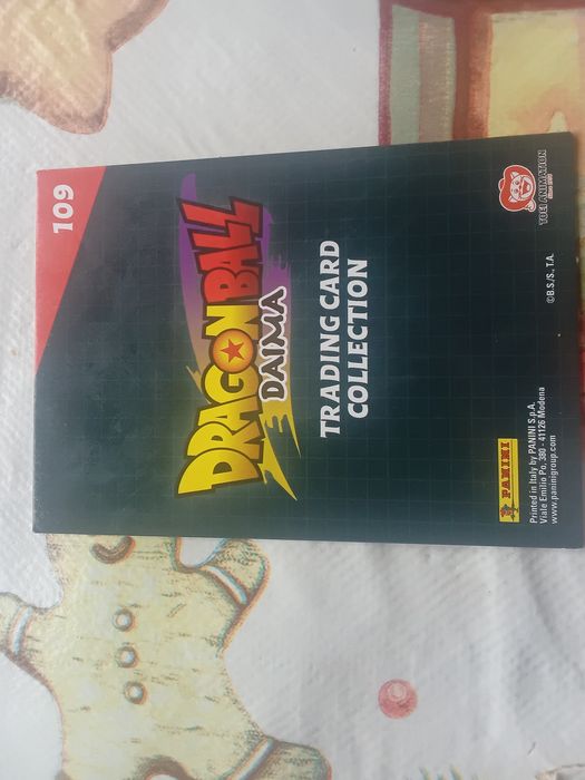 Dragon  Ball daima trading collection toate sunt in stare  perfecta/buna dar dr.arinsu are zgarieturi pe spate si pe fata pretul este negociabil.