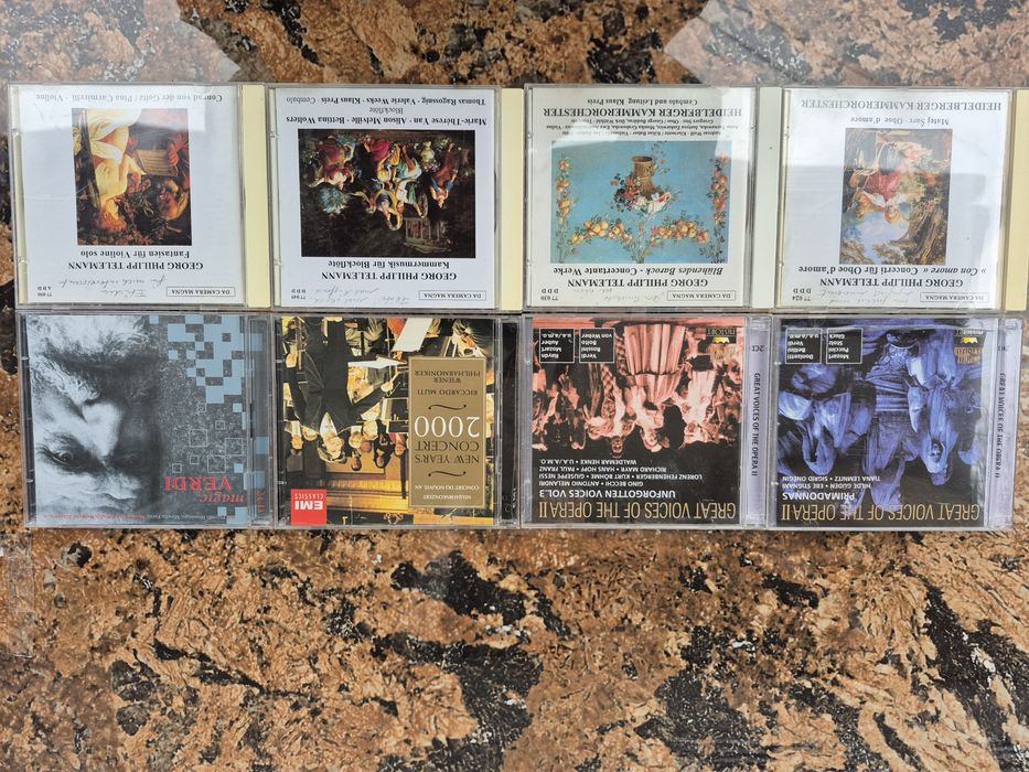 Vand Lot 40 CD cu muzică clasică mixta 

- Tot lotul de 24 CD cu muzic