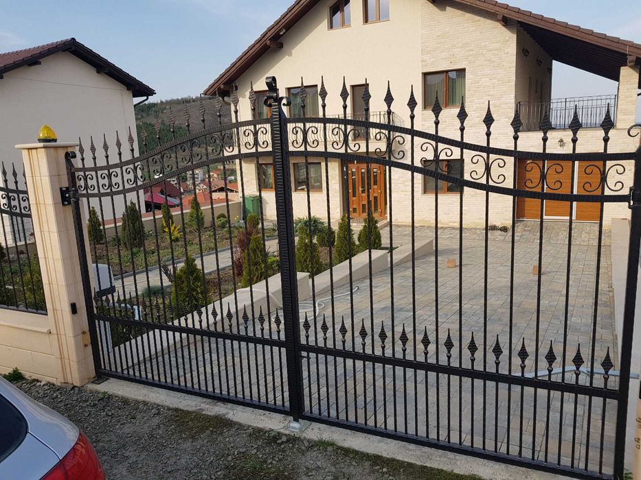 Porti garduri metalice si din fier forjat