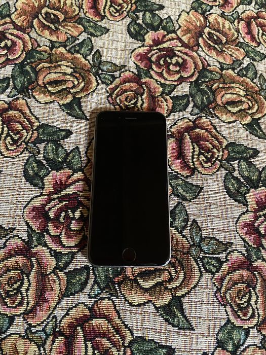 Продавам iPhone 6