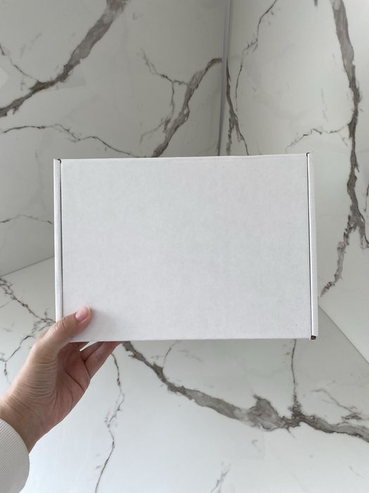 Белые коробки подарочные