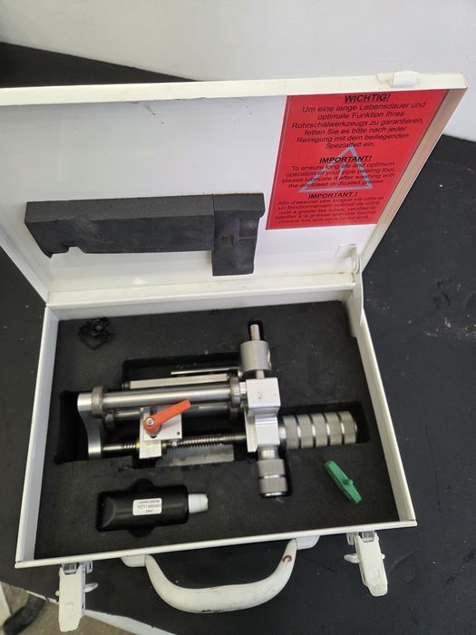 Masina de decojit teava , dispozitiv curatat teava pt electrofuziune ,