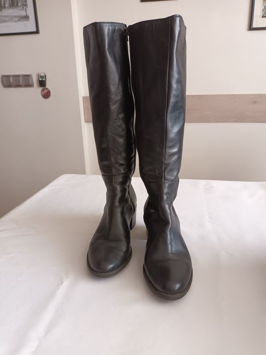 Ботуши естествена кожа.