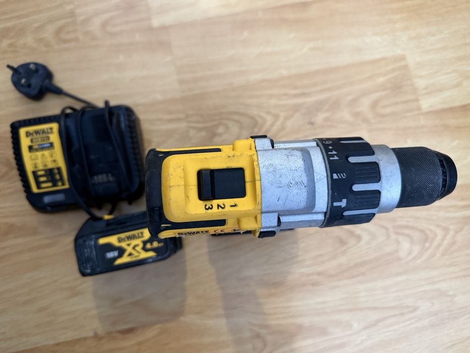 Винтоверт Dewalt DCD996