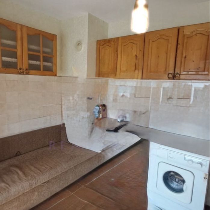 Продавам 3 стаи апартамент