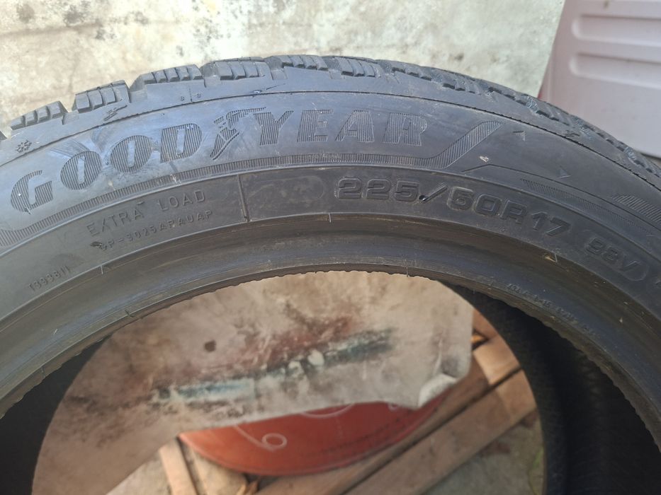 Гуми зимни Goodyear 225 50 17