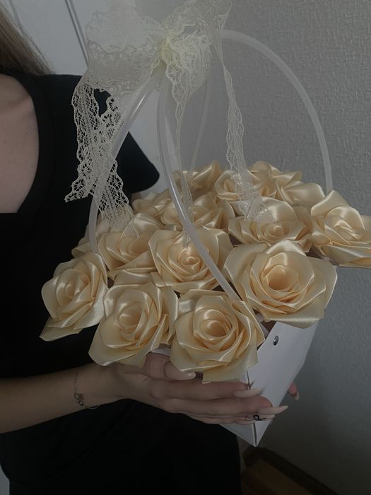 букет из атласных роз