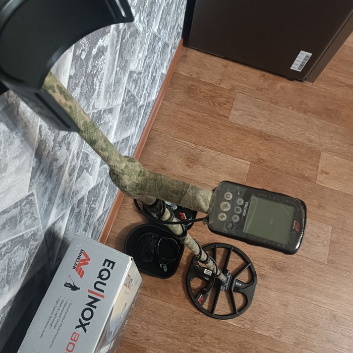 Продам металлоискатель Эквинокс 800.