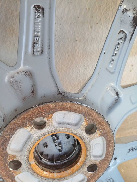 Страхотни 18-ки джанти с летни гуми за Volvo XC60