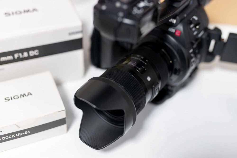 Canon C100 Mark II + Sigma 18-35mm f/1.8