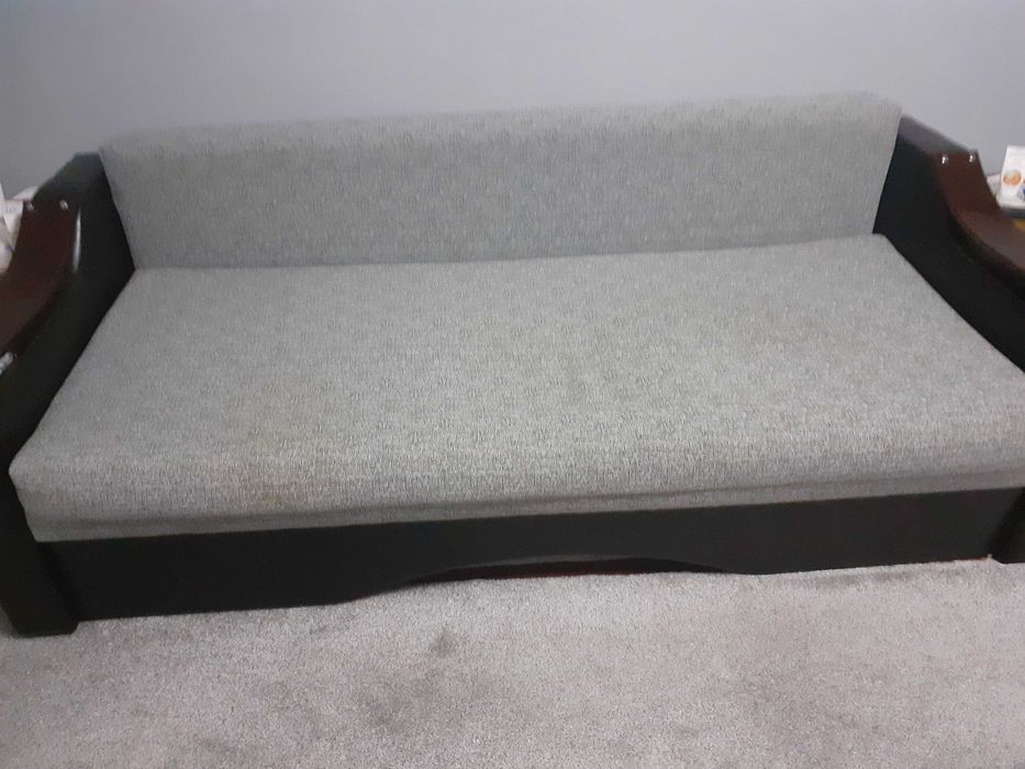 Donez doua fotolii si o canapea extensibila folosite