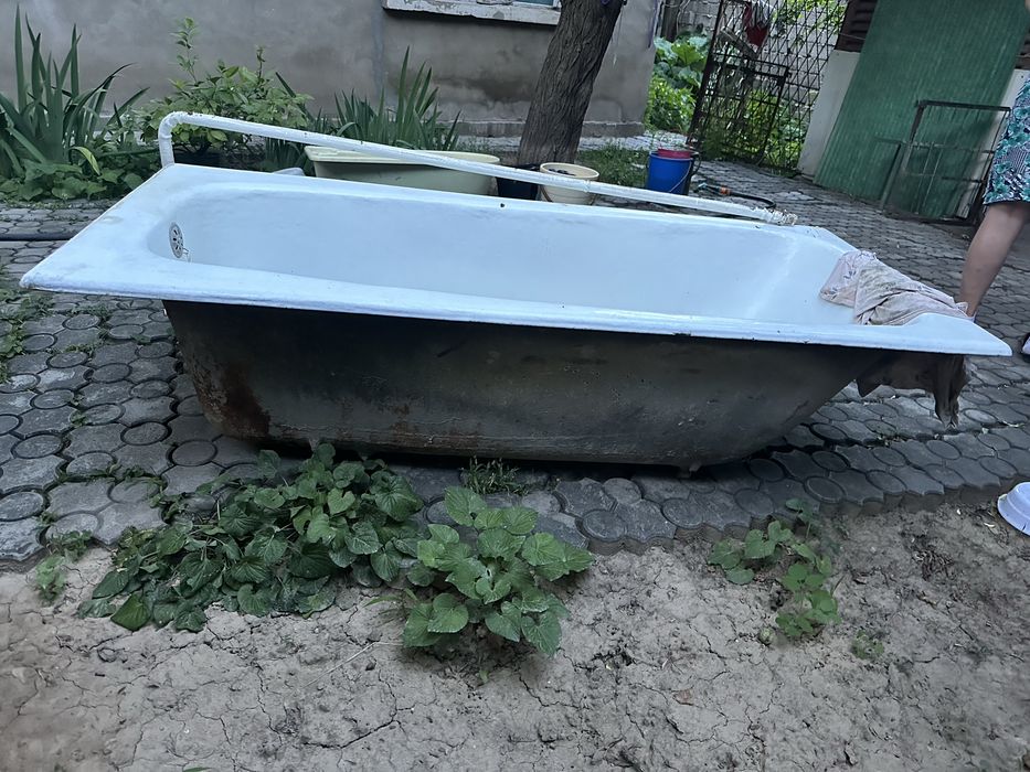 Chugun vanna srochniy sotiladi
