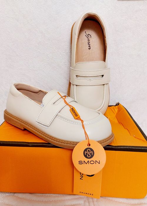 Продам новые туфли для девочки