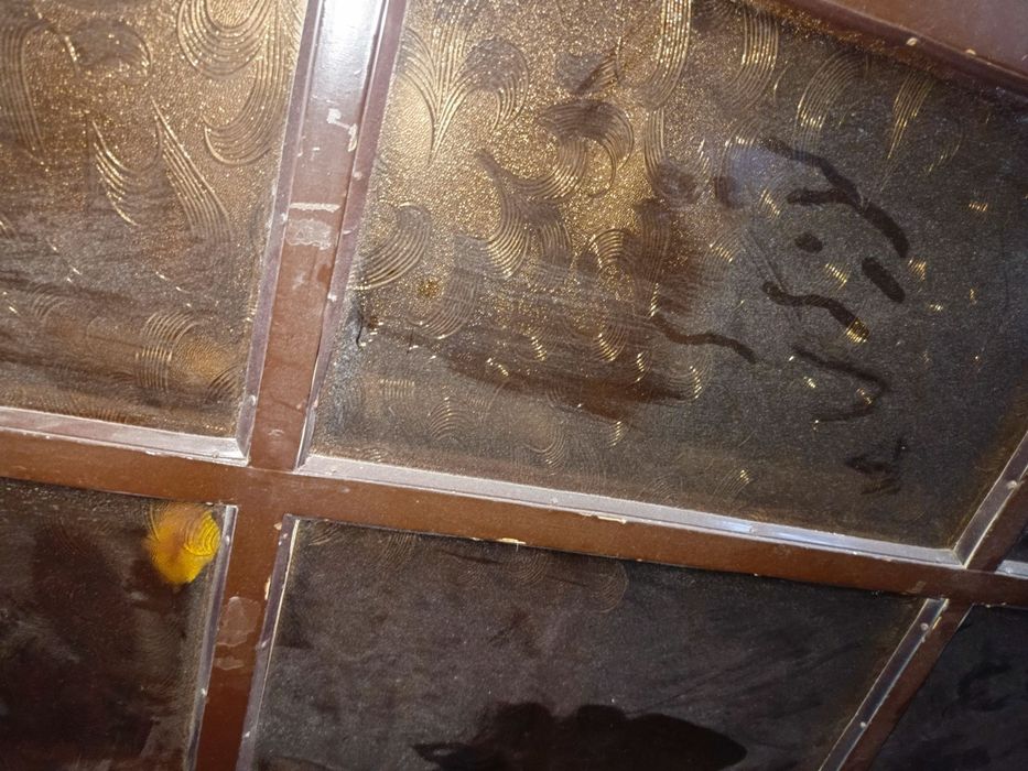 Eshiklar sotiladi sof tahtadan oynaligiham bor