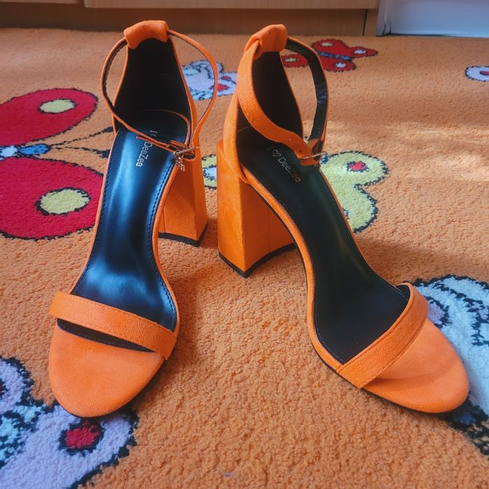 Sandale DeeZee mărimea 36