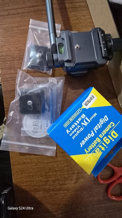 BATTERY F750USB-выход прожектор