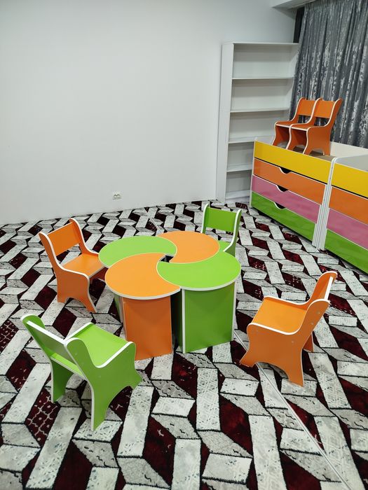 Стол и стул для малышей с ЛДСП