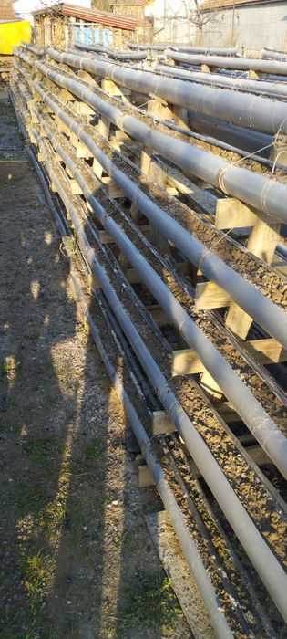 Suport cu țevi de plastic