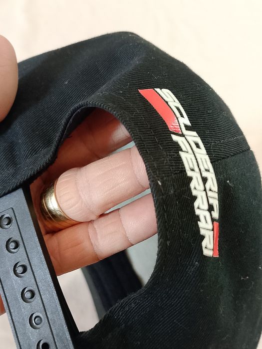 Șepci originale Ferrari ca noi