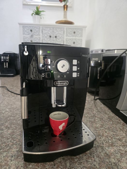 Кафемашина Delonghi magnifica s