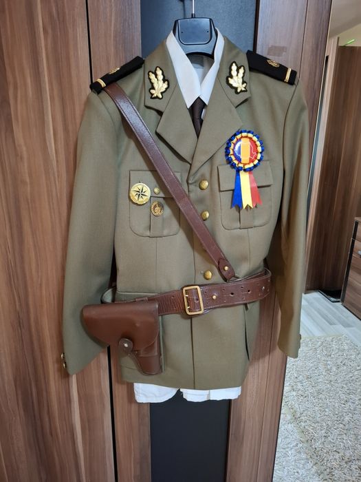 Costum militar cu diagonala